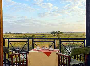 Namushasha River Lodge: Frühstückskaffee mit Ausblick in die Ferne Namushasha River Lodge: Frühstückskaffee mit Ausblick in die Ferne