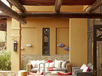 Thanda Villa iZulu: Sitzmöglichkeiten draußen Thanda Villa iZulu: Sitzmöglichkeiten draußen