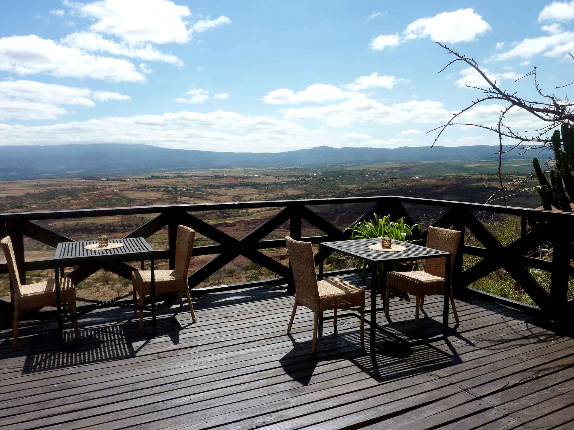 Bashay Rift Lodge, Karatu, Ngorongoro Conservation Area, Tanganyika Expeditions, Blick, Deck, Panorama, Terrasse, Afrikarma, Afrikarma Safaris, Afrikarma Safaris - Wildnis. Hautnah., Afrikarma.de