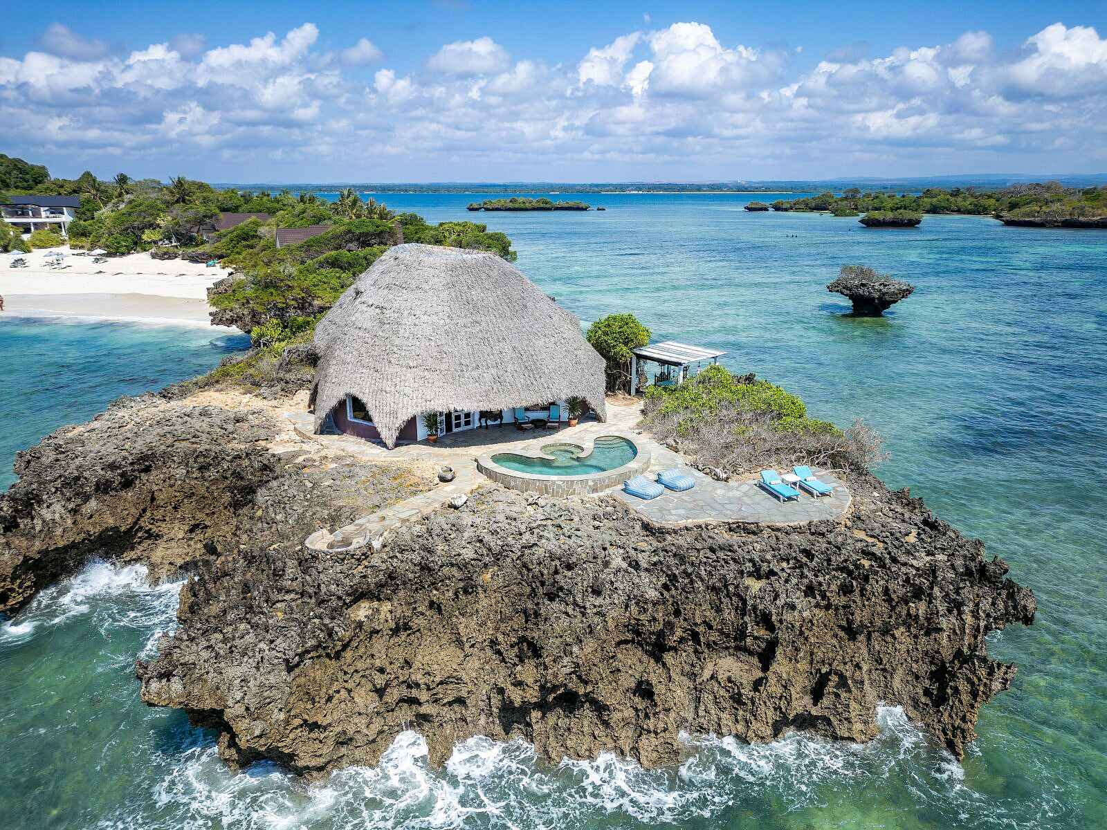 Chale Island: Suite in the Rocks Chale Island: Suite in the Rocks