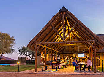 Desert Camp: Blick in die Bar Desert Camp: Blick in die Bar