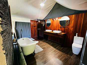 Khwai Expeditions Camp: Geräumiges Badezimmer Khwai Expeditions Camp: Geräumiges Badezimmer