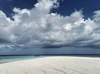 Kinasi Lodge: Besuch einer Sandbank Kinasi Lodge: Besuch einer Sandbank