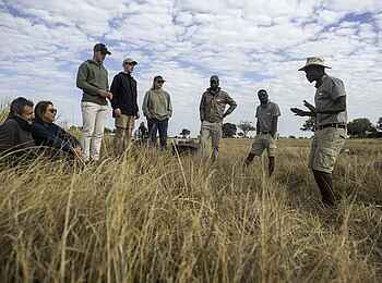 Kiri Camp: Kaffeepause bei einer Pirschfahrt Kiri Camp: Kaffeepause bei einer Pirschfahrt