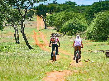 Otjimbondona Kalahari Lodge: Eine Fat Bike Tour durch die Kalahari