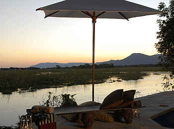 Sausage Tree Camp: Abendstimmung am Pool