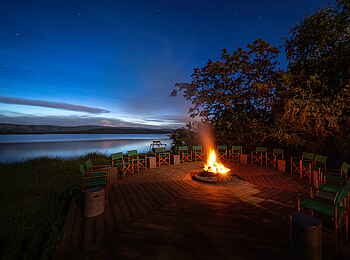 Magashi Camp: Die Boma in der Blauen Stunde