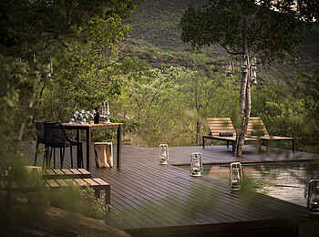 Marataba Mountain Lodge: Blick auf den Pool mit gedecktem Tisch Marataba Mountain Lodge: Blick auf den Pool mit gedecktem Tisch