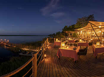 Duma Tau Camp: Abendessen draußen Duma Tau Camp: Abendessen draußen