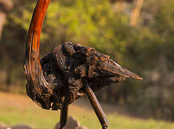 Mukambi Fig Tree Bush Camp: Das Camp wurde mit traditionellem Kunsthandwerk dekoriert