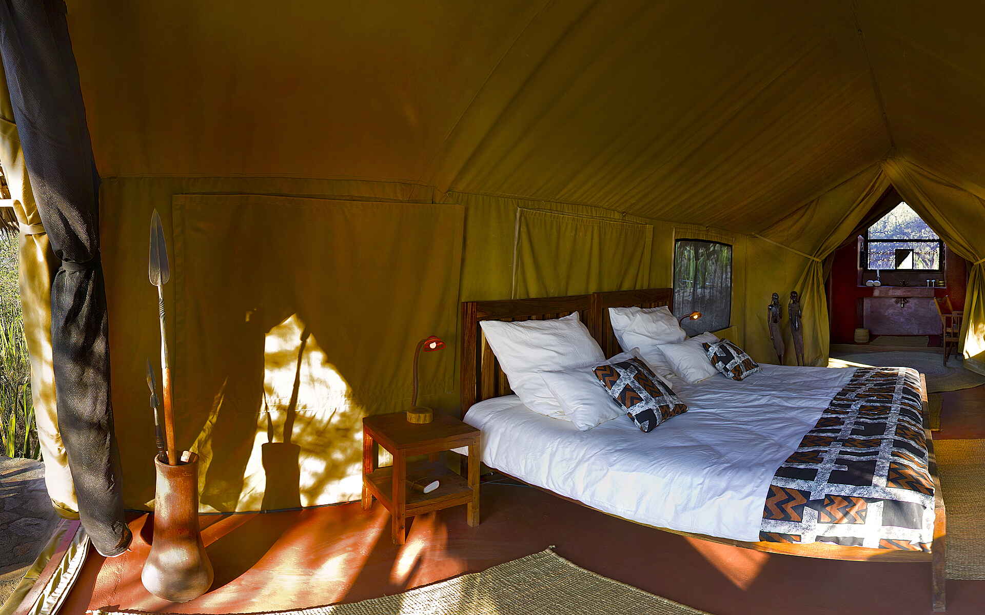 Ngorongoro Conservation Area, Olduvai Camp, Olduvai Gorge, Tanganyika Expeditions, Doppelbett, Gästechalet, Afrikarma, Afrikarma Safaris, Afrikarma Safaris - Wildnis. Hautnah., Afrikarma.de