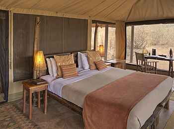 Oliver's Camp: Family Tent Bett