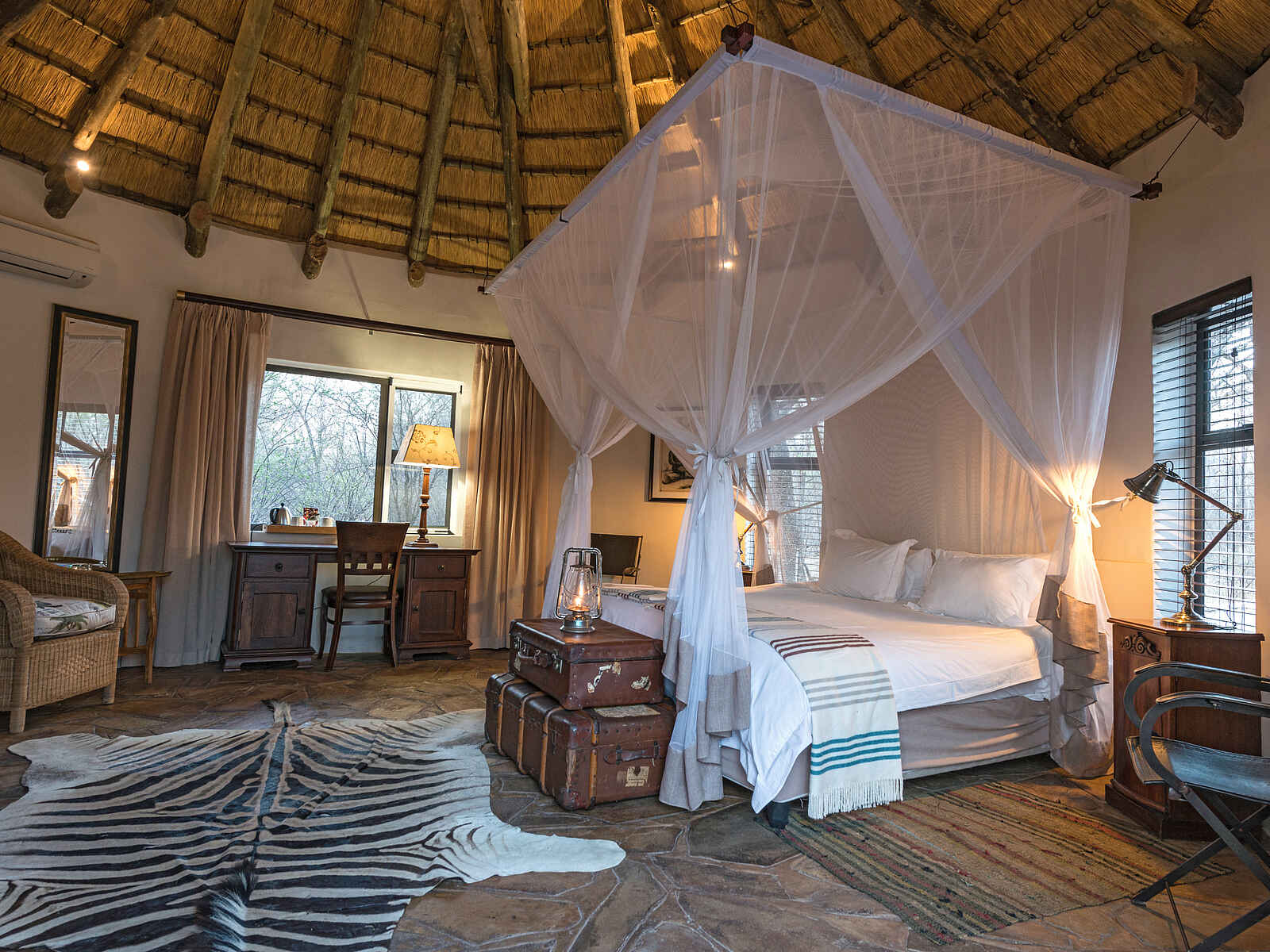 Onguma Forest Camp: Schlafzimmer der Honeymoon-Suite Onguma Forest Camp: Schlafzimmer der Honeymoon-Suite