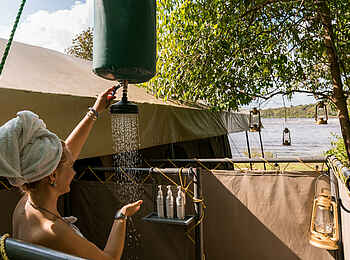 Papa´s Camp: Außendusche