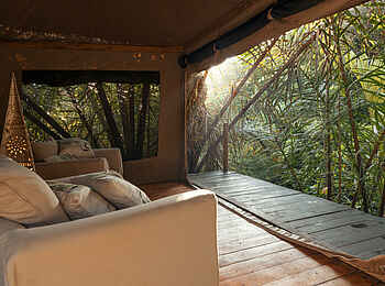 Rhino River Camp: Blick nach draußen Rhino River Camp: Blick nach draußen