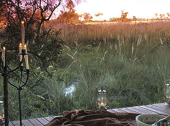 Sandibe Okavango Safari Lodge: Der Sonnenuntergang vom Aussichtsdeck Sandibe Okavango Safari Lodge: Der Sonnenuntergang vom Aussichtsdeck