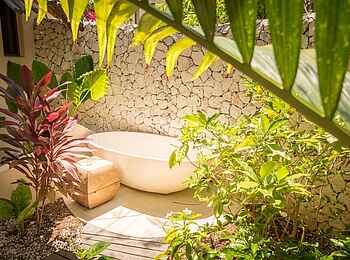 Zanzibar White Sand Luxury Villas: Badewanne unter freiem Himmel Zanzibar White Sand Luxury Villas: Badewanne unter freiem Himmel