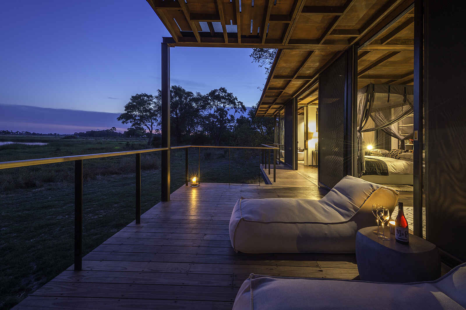 Qorokwe Camp: Deck eines Gästezeltes Qorokwe Camp: Deck eines Gästezeltes