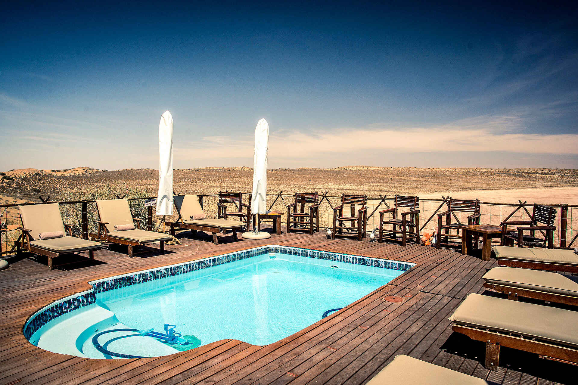 !Xaus Lodge, Auob-Tal, Bushman, International Dark Sky Association Sanctuary, Kgalagadi Transfrontier Park, Mata Mata, Nossob-Tal, San, Twee Rivieren, Deck, Liegestuhl, Plunge Pool, Pool