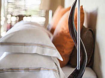 Chem Chem Lodge: Nachttischlampe Chem Chem Lodge: Nachttischlampe