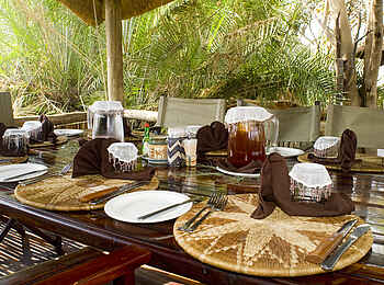 Lebala Camp: Gedeckter Tisch