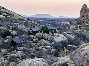 Ondudu Safari Lodge: Blick auf die Lodge