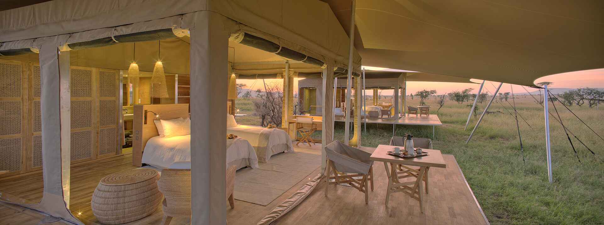 Roving Bushtops Camp: Seitenansicht des Familienzelts bushtops camps, roving bushtops camp, serengeti nationalpark, tansania, familienzelt, afrikarma, afrikarma safaris, afrikarma safaris - wildnis. hautnah., afrikarma.de