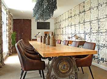 Latitude 0: The Huddle - Konferenztisch Latitude 0: The Huddle - Konferenztisch