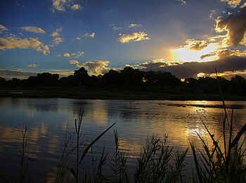 MalaMala Rattrays Camp: Sonnenuntergang am Fluss MalaMala Rattrays Camp: Sonnenuntergang am Fluss