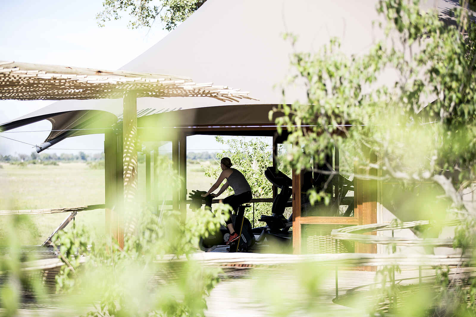 Mombo Camp: Fitnessbereich mit Ausblick Mombo Camp: Fitnessbereich mit Ausblick