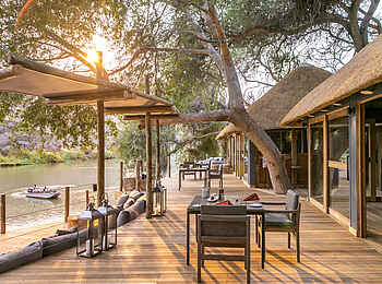 Serra Cafema: Eingedeckte Terrasse