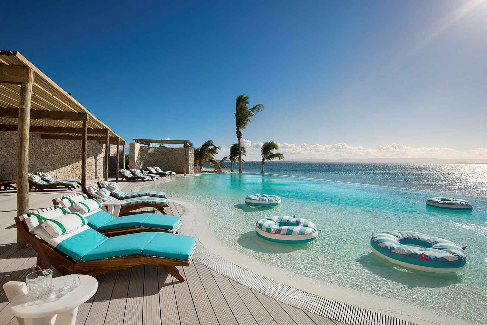 Time + Tide Miavana: Infinity Pool Time + Tide Miavana: Infinity Pool
