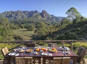 Bale Mountain Lodge: Frühstück auf der Veranda Bale Mountain Lodge: Frühstück auf der Veranda