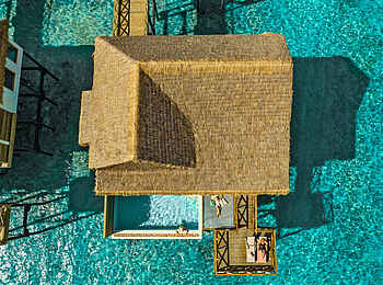 Bawe Island: Blick auf eine Lagoon Suite