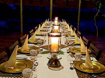 Lagoon Camp: Kerzenschein zum Essen Lagoon Camp: Kerzenschein zum Essen