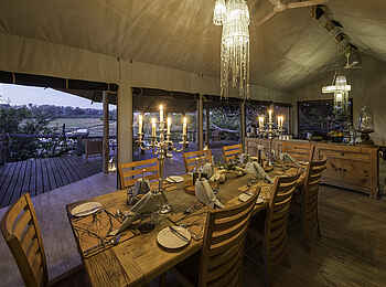 Little Tubu: Esstisch und Deck Little Tubu: Esstisch und Deck