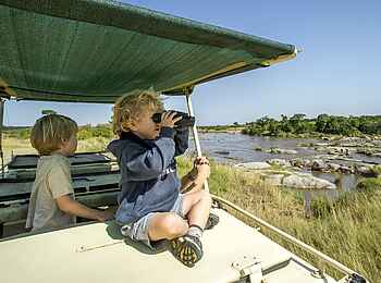 Mkombe's House Lamai: Kinder auf Pirschfahrt