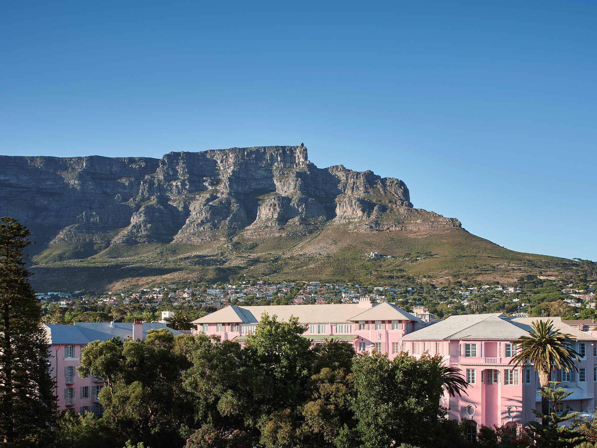 Belmond Mount Nelson Hotel: der Tafelberg im Hintergrund des Hotels