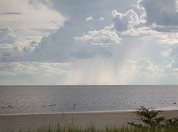 Nata Bird Sanctuary: Leichter Schauer über dem Nata-See Nata Bird Sanctuary: Leichter Schauer über dem Nata-See
