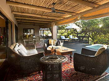 Royal Malewane: Außendeck mit Lounge