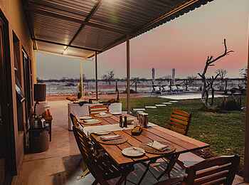 Safari House: Restaurant Terrasse Safari House: Restaurant Terrasse