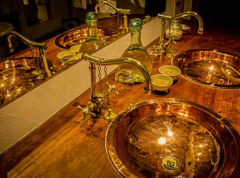 Sirikoi: Waschbecken im Luxuszelt