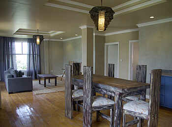 Five Volcanoes Boutique Hotel: Esstisch im VIP Cottage