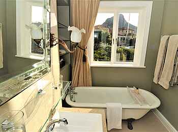 Abbey Manor Luxury Guesthouse: Luxury Room Bad