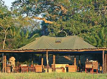 Busanga Bush Camp: Main Lodge Ansicht Busanga Bush Camp: Main Lodge Ansicht