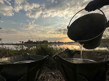 Charlie Ugalla Safari Camp: Vorbereitung Dusche