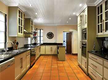 La Cle des Montagnes: Küche in der Villa Le Manoir La Cle des Montagnes: Küche in der Villa Le Manoir