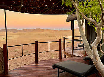 Namib Outpost: Terrasse einer Suite Namib Outpost: Terrasse einer Suite