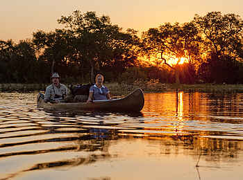 Selinda Canoe Trail: Teamwork