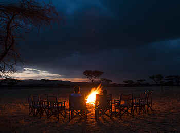 Serengeti Kati Kati Tented Camp: Lagerfeuer Serengeti Kati Kati Tented Camp: Lagerfeuer